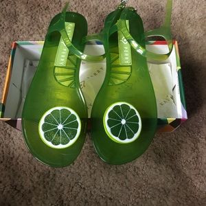 Adorable little jelly “cucumber” sandals!!!!!!